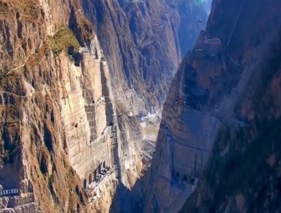 為建烏東德水電站，在峽谷底部挖90米深洞穴，用來干嘛的？