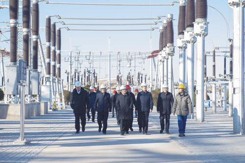 內(nèi)蒙古電力集團公司董事長、黨委書記賈振國深入阿拉善電業(yè)局調(diào)研
