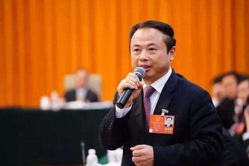 發(fā)展智慧型儲(chǔ)能電站 助力實(shí)現(xiàn)“碳達(dá)峰、碳中和”——訪全國(guó)人大代表、天能控股集團(tuán)董事長(zhǎng)張?zhí)烊? width=