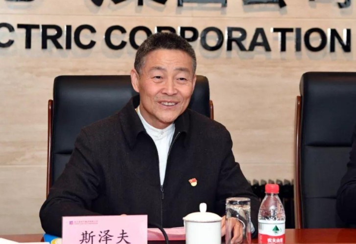 發(fā)展新能源要與電力安全統(tǒng)籌兼顧——訪全國(guó)政協(xié)常委，哈爾濱電氣集團(tuán)有限公司黨委書記、董事長(zhǎng)斯?jié)煞? width=