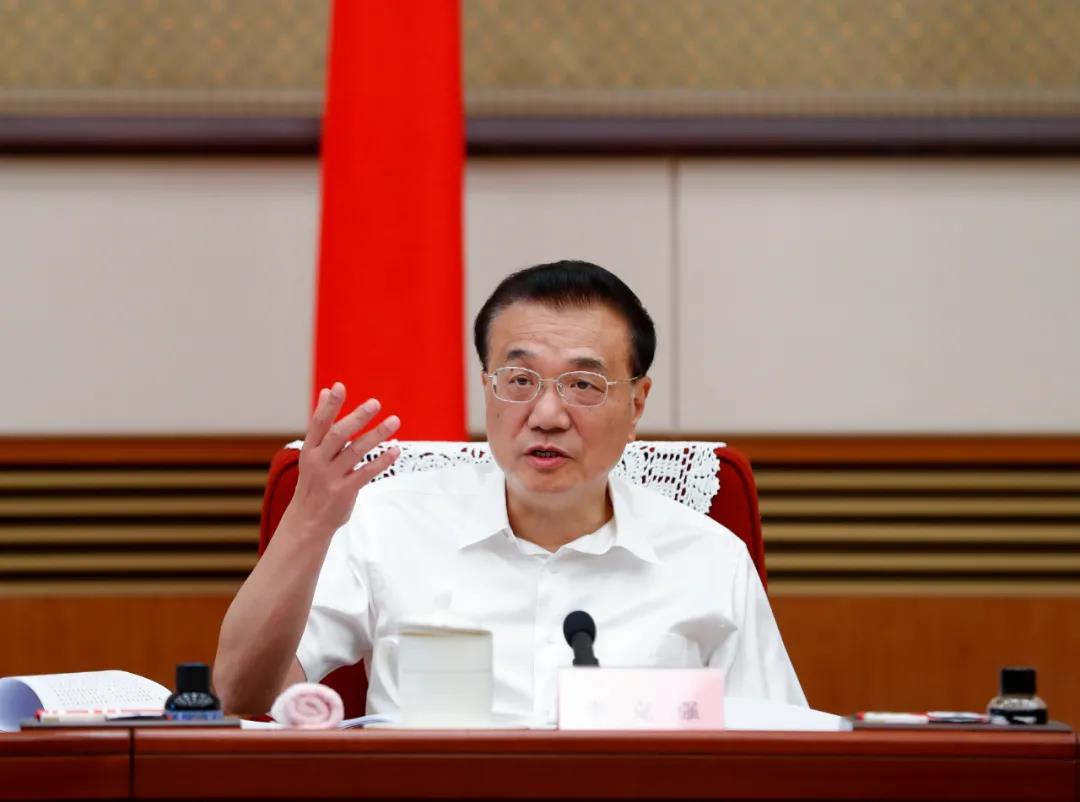 李克強：發(fā)揮西部風、光、水電等優(yōu)勢 建大型清潔能源基地