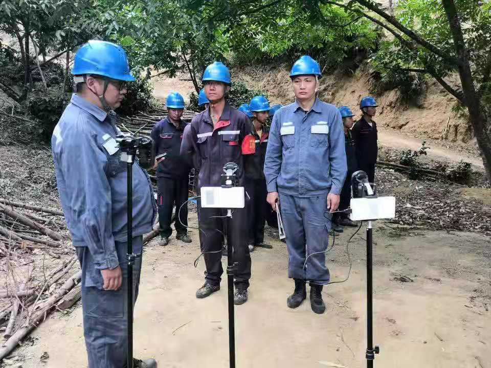 臨滄云縣供電局配電管理三所開展隱患整改，切實保障用戶用電安全