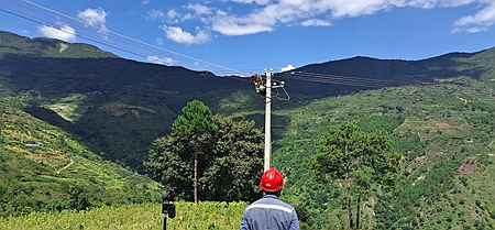 鳳慶供電局新華供電所供電火力全開，助力當(dāng)?shù)乜緹煯a(chǎn)業(yè) 穩(wěn)定發(fā)展