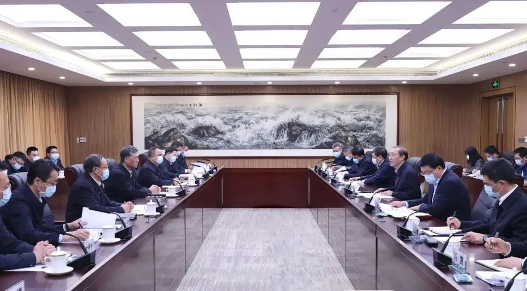 辛保安、張智剛與新疆維吾爾自治區(qū)、新疆生產(chǎn)建設(shè)兵團領(lǐng)導(dǎo)會談