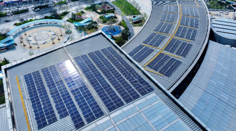 1.2MW！山東商業(yè)綜合體屋頂光伏發(fā)電項(xiàng)目并網(wǎng)發(fā)電