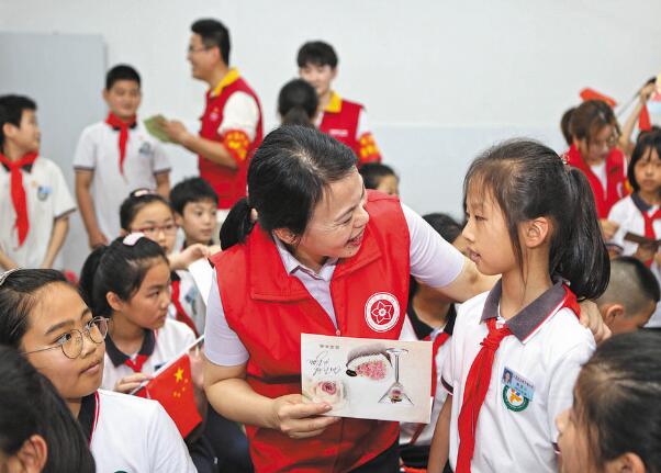 浙江永嘉縣紅十三愛心社25年，幫助4630名貧困學(xué)生