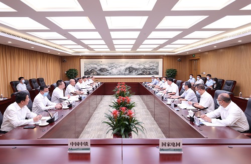 國(guó)家電網(wǎng)公司總經(jīng)理、黨組副書記張智剛與中國(guó)中鐵董事長(zhǎng)陳云會(huì)談