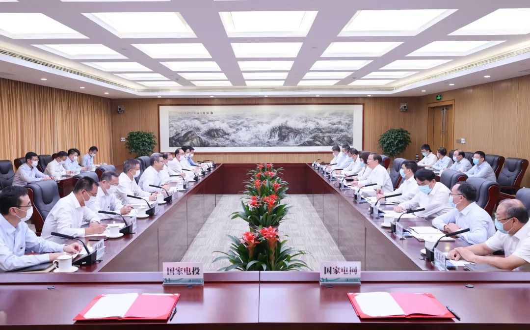 國(guó)家電網(wǎng)董事長(zhǎng)、黨組書(shū)記辛保安與國(guó)家電投董事長(zhǎng)錢智民、總經(jīng)理江毅會(huì)談