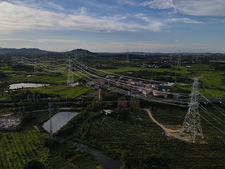 這項(xiàng)工程投產(chǎn)送電，將提高湖北省西電東送通道送電能力
