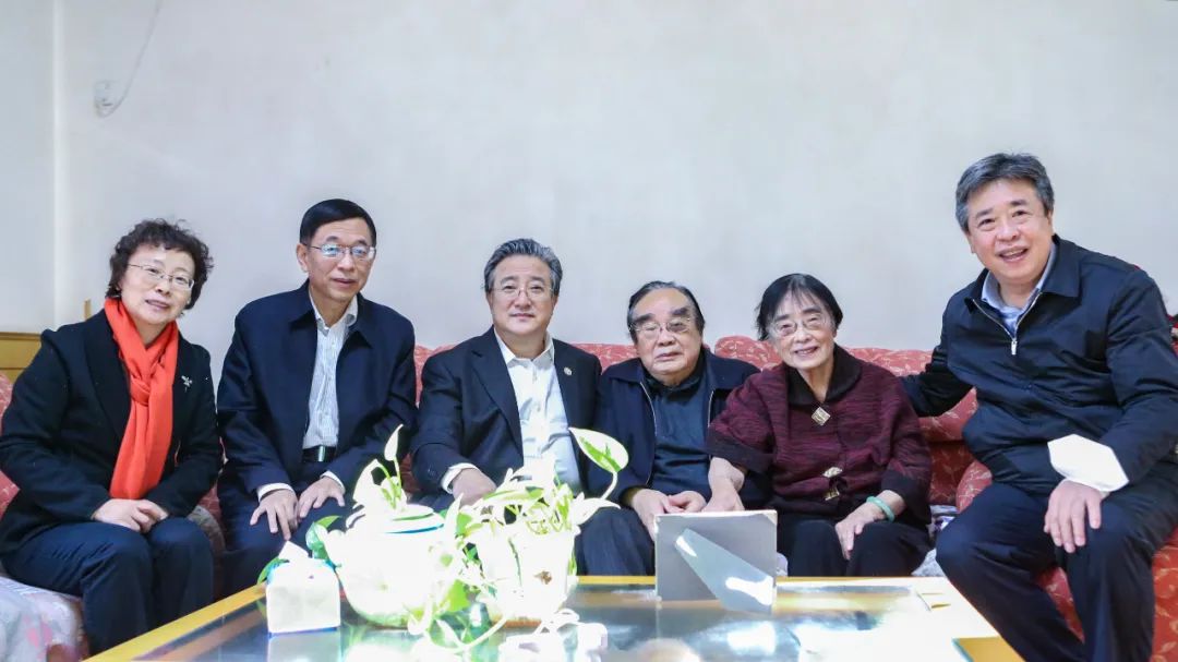 余劍鋒春節(jié)前夕看望慰問(wèn)核工業(yè)老領(lǐng)導(dǎo)蔣心雄、陳肇博