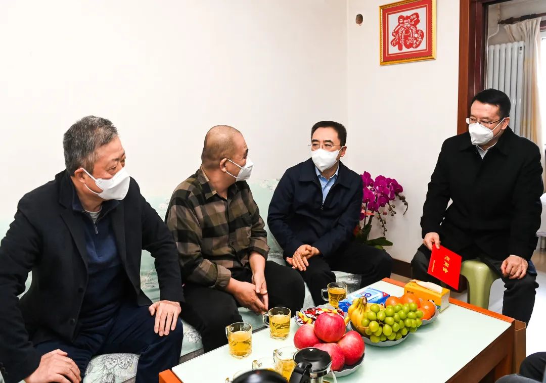 鄒磊、劉明勝走訪慰問(wèn)退休老領(lǐng)導(dǎo)、勞模遺屬、困難黨員群眾