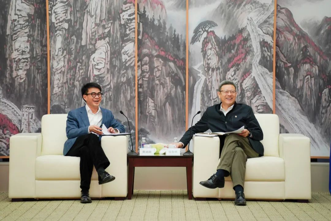 國(guó)家電投黨組書記、董事長(zhǎng)錢智民會(huì)見(jiàn)申能集團(tuán)黨委書記、董事長(zhǎng)黃迪南