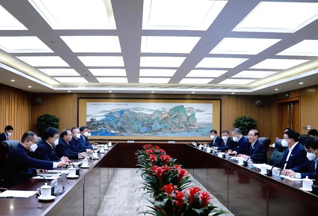 華電集團董事長江毅、總經(jīng)理葉向東與國家電網(wǎng)董事長辛保安、總經(jīng)理張智剛舉行會談