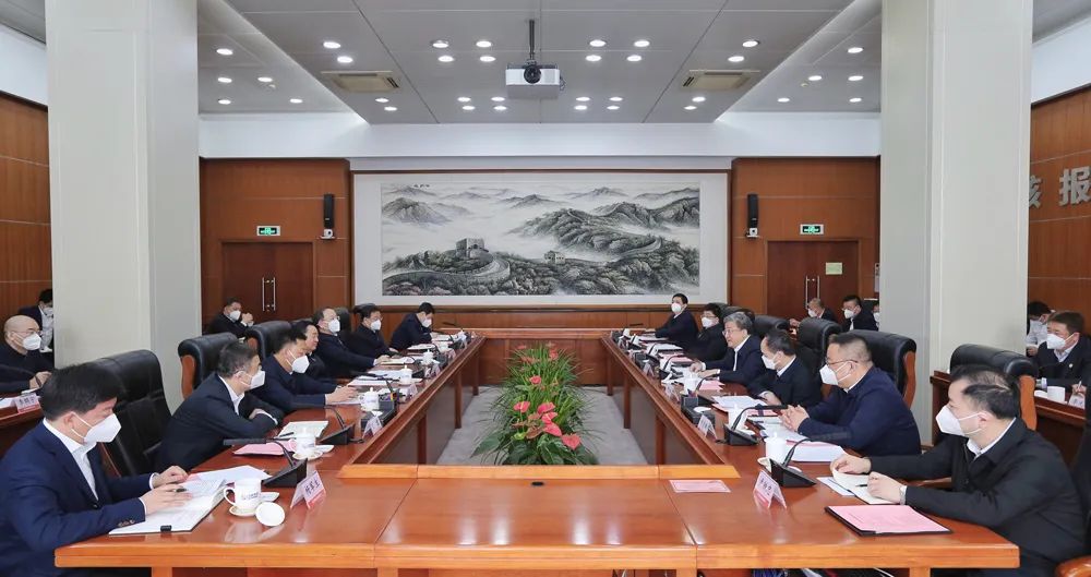中核集團(tuán)黨組書記、董事長(zhǎng)余劍鋒與遼寧省委書記郝鵬、省長(zhǎng)李樂成會(huì)談
