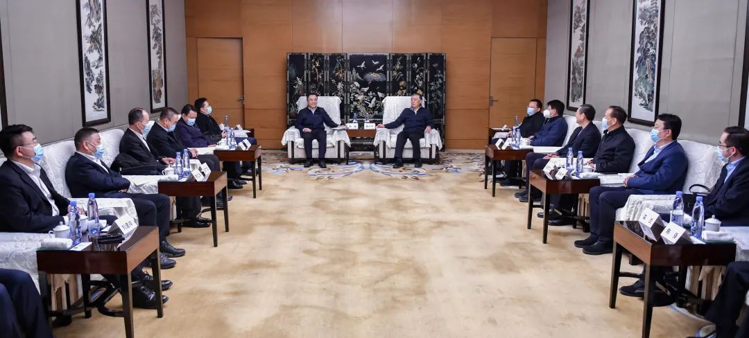 大唐集團(tuán)黨組書記、董事長鄒磊與陜投集團(tuán)董事長袁小寧、總經(jīng)理趙軍會(huì)談