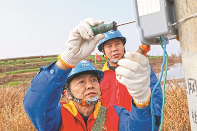 四川通江護航春灌用電，60支服務(wù)隊奔走田間
