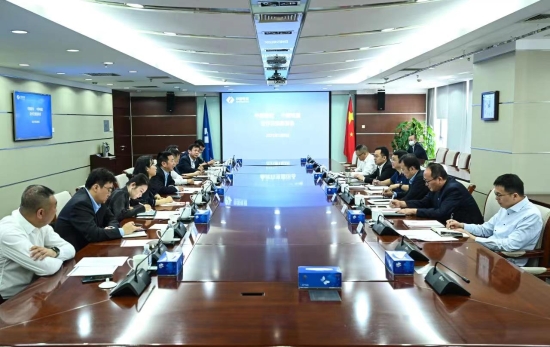 中國(guó)電建黨委常委、副總經(jīng)理劉源與中國(guó)建材股份副總裁王兵舉行會(huì)談