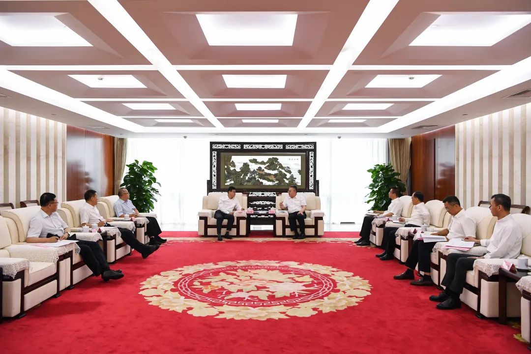 葉向東與甘肅省委常委、副省長張錦剛舉行會談