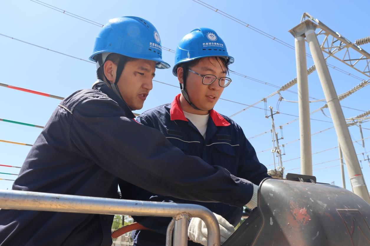 巴彥淖爾供電公司積極開(kāi)展“傳幫帶”，老帶新傳接電力新時(shí)代