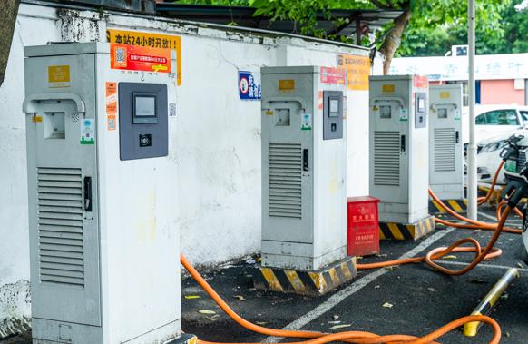 新能源汽車日漸增多，充電樁使用亂象如何管?