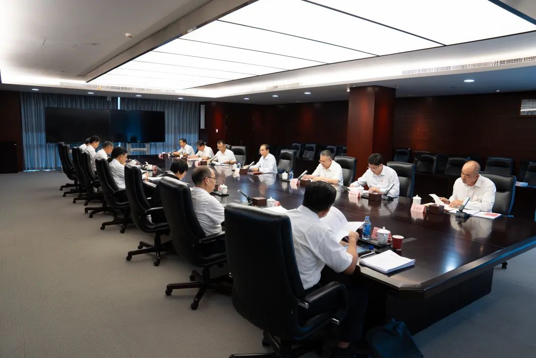 中國華電黨組理論學(xué)習中心組開展主題教育專題民主生活會會前集中學(xué)習研討