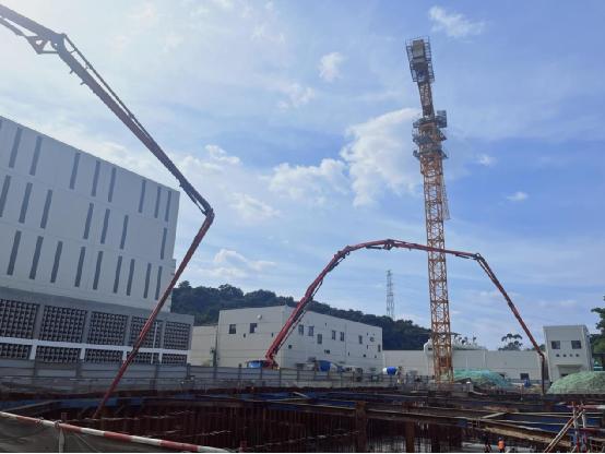 恒運9F燃機綜合辦公樓基礎筏板及承臺、坡道底板澆筑完成