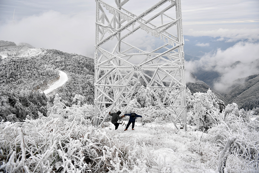 海拔1420米，電力“哨兵”風(fēng)雪中守護(hù)萬家燈火