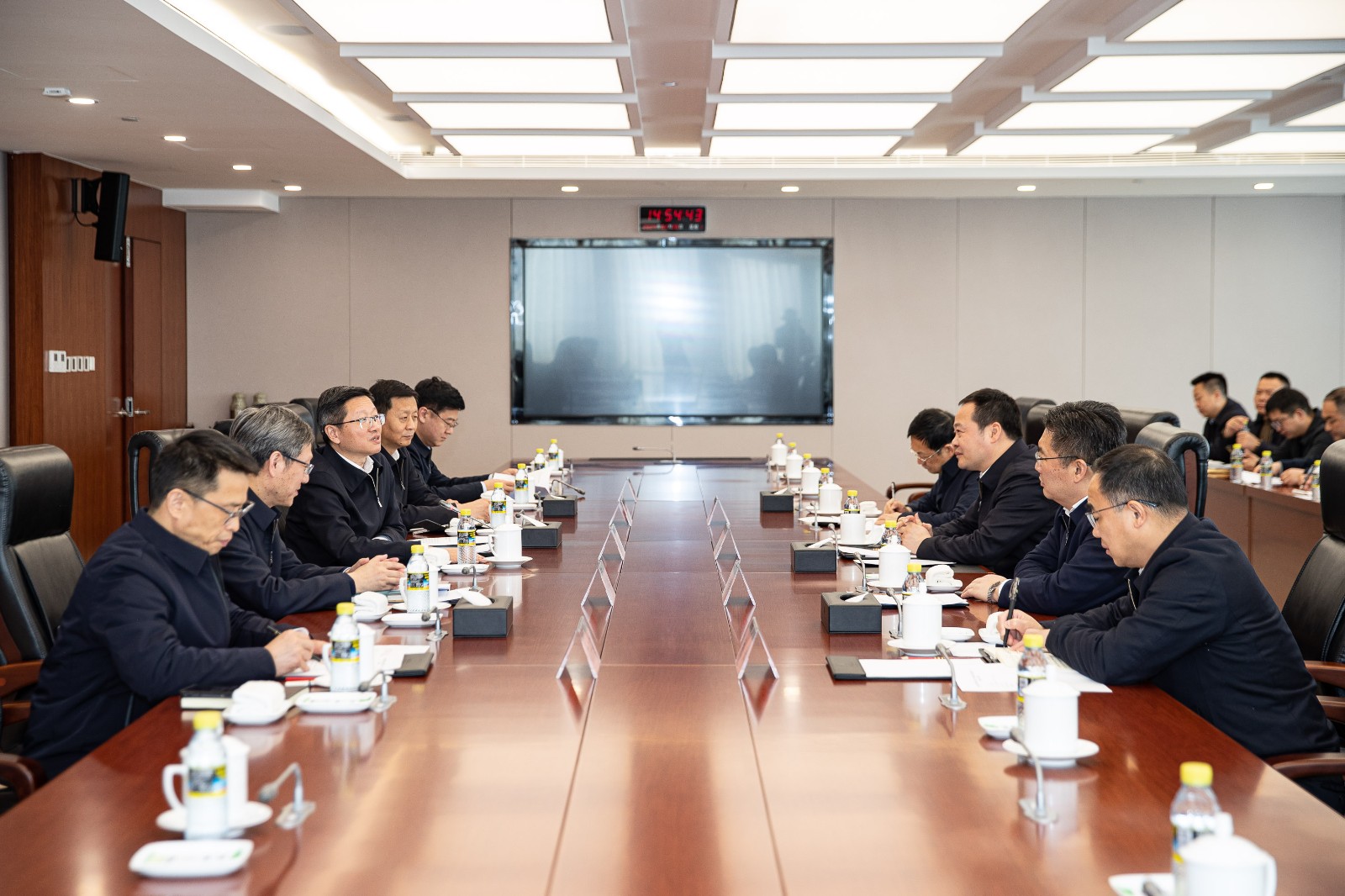 國家能源集團公司總經(jīng)理、黨組副書記余兵會見上饒市委書記陳云