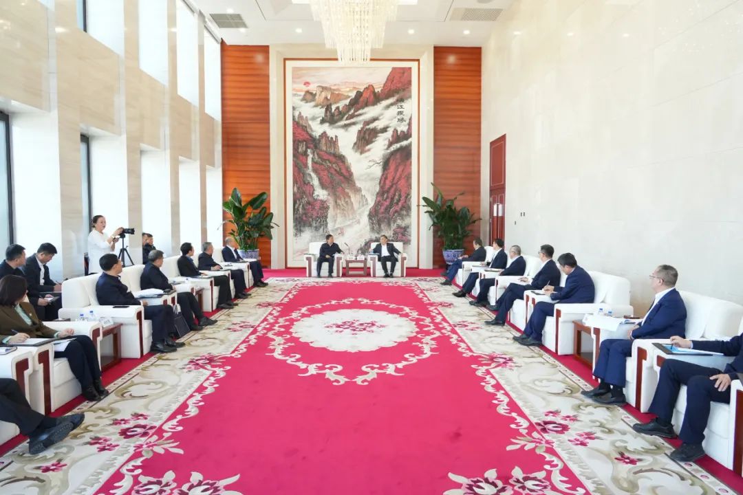 中國(guó)能建黨委書記、董事長(zhǎng)宋海良與吉林省副省長(zhǎng)李國(guó)強(qiáng)會(huì)談