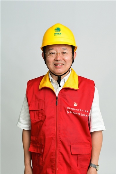 全國人大代表、國網(wǎng)浙江慈溪市供電公司客服中心社區(qū)經(jīng)理錢海軍——讓訴訟服務(wù)之光照亮千家萬戶