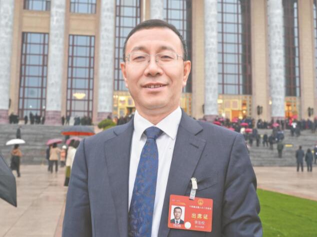 【兩會好聲音】全國人大代表，國家電網(wǎng)黨組組織部主任 李生權(quán)：構(gòu)建新型電力系統(tǒng) 更好服務(wù)“雙碳”目標
