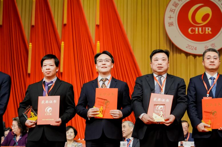 中國能建綠色建材公司黨委書記、董事長，綠色先進(jìn)材料研究院院長蔣洋榮獲“2023年中國產(chǎn)學(xué)研合作創(chuàng)新獎”