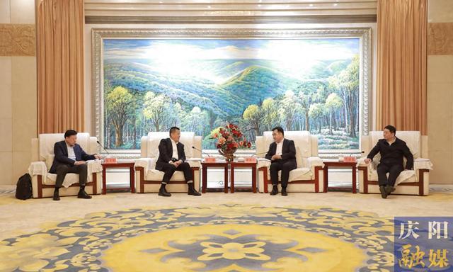慶陽市委書記黃澤元、市長周繼軍與山東能源集團(tuán)黨委書記、董事長李偉一行座談