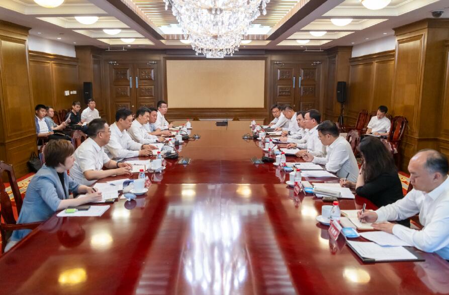 大唐集團總經(jīng)理、黨組副書記張傳江與阜新市委書記胡濤、市長周鵬舉會談