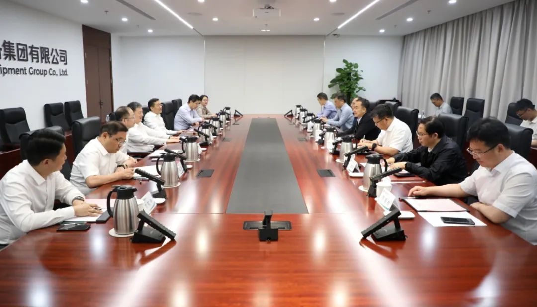 中國電氣裝備黨委副書記、總經(jīng)理周群會見鄭州市委副書記、市長何雄