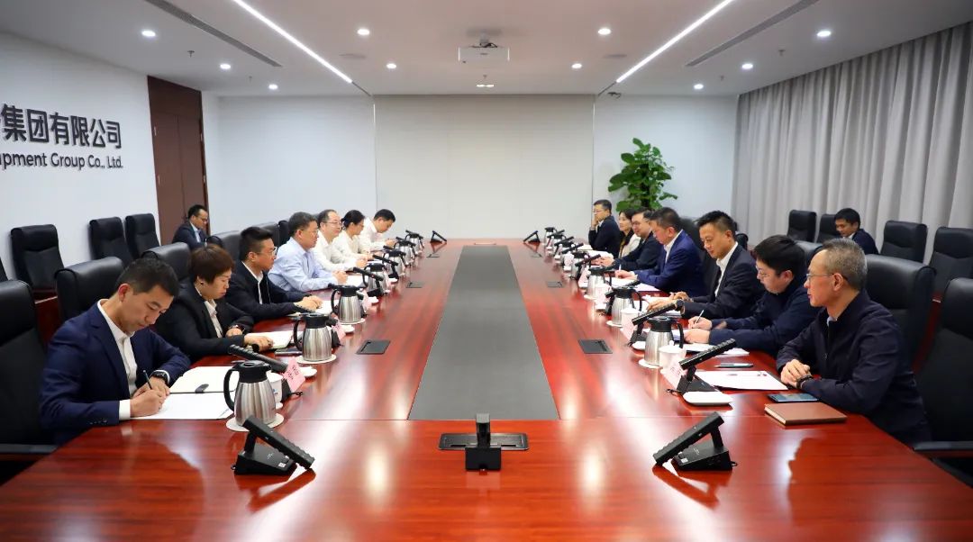 中國電氣裝備黨委書記、董事長李洪鳳會見上海市國資委黨委書記、主任賀青