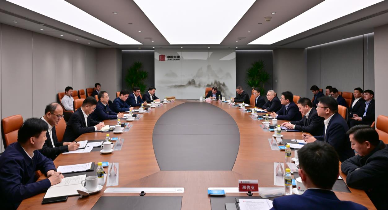 大唐集團黨組書記、董事長鄒磊與上海電氣黨委書記、董事長吳磊會談