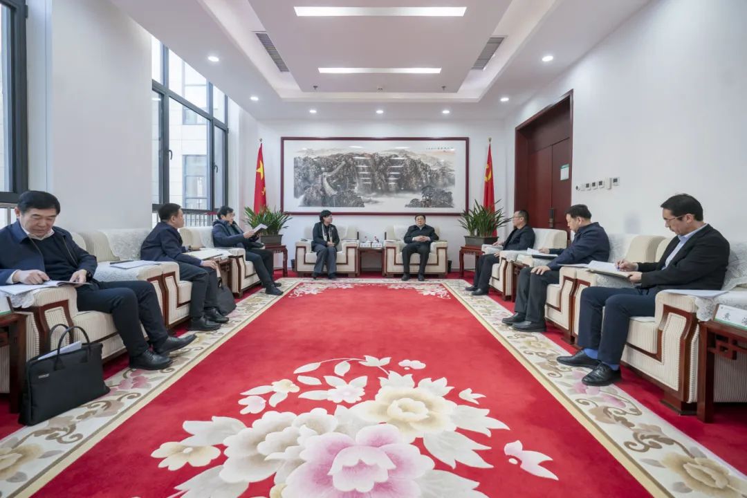 內(nèi)蒙古電力集團(tuán)與包頭市政府、中國二冶集團(tuán)、中國能建華北院和陜西院交流座談